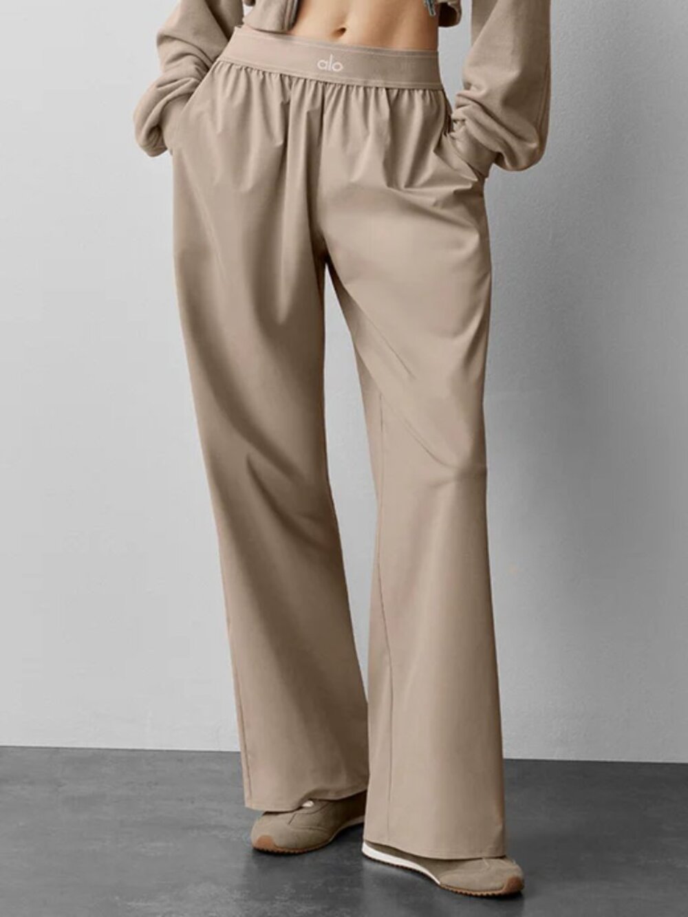 ☕ALO Yoga Suit Up Trouser Gravel Women's Wide Leg Pants NWT ( Regular 30 inches) - Picture 2 of 9
